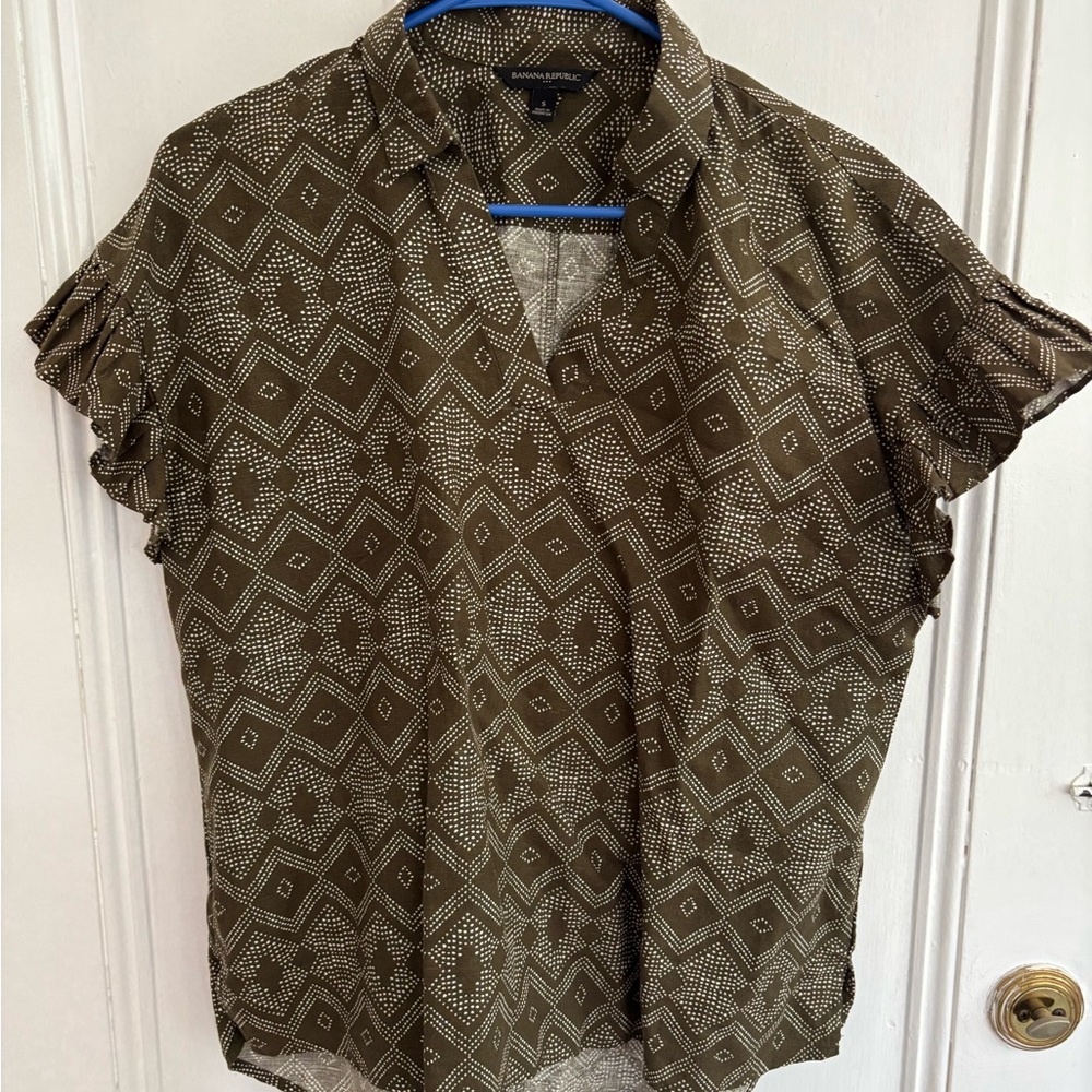 Banana Republic Green Patterned V-Neck Blouse